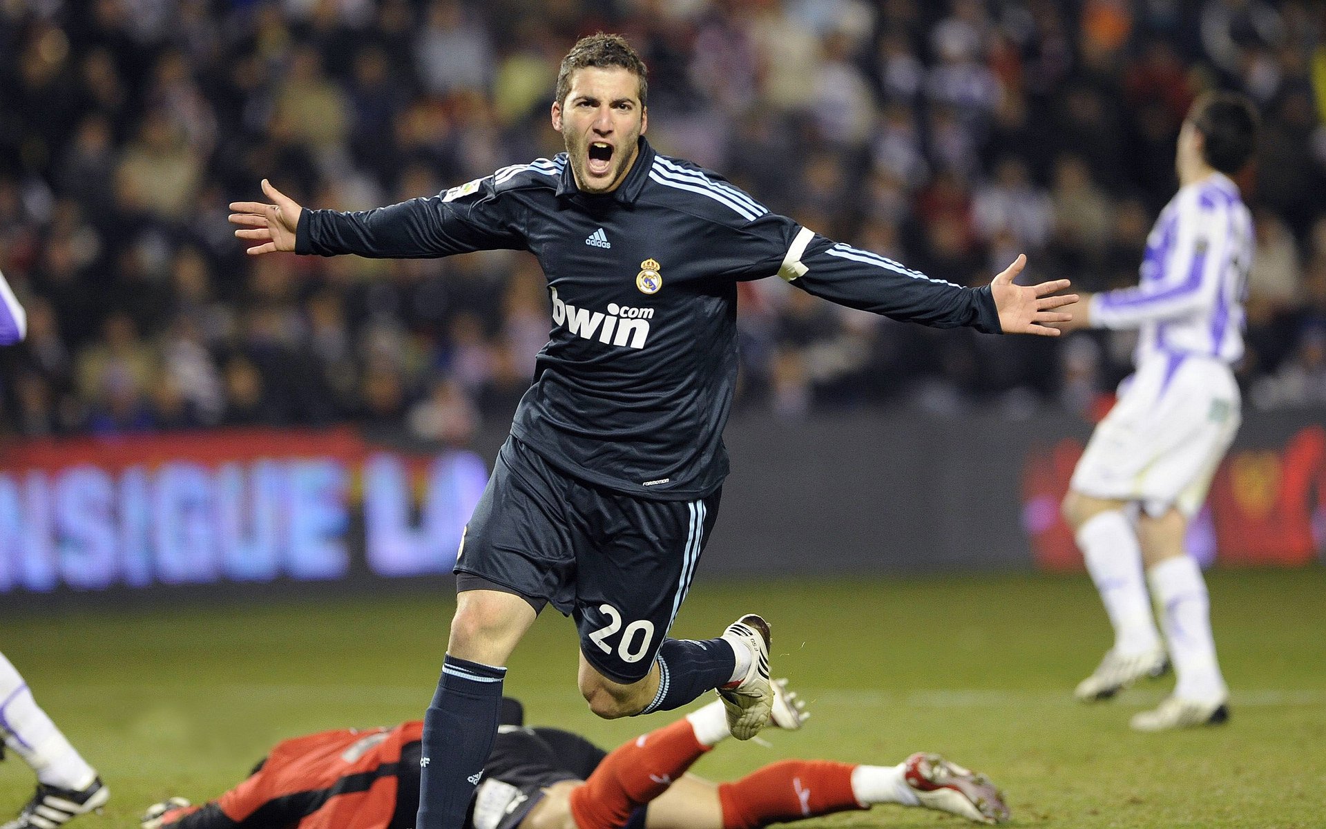 _城市灯光夜跑大会：在光影中奔跑生活_，灯光城市夜景